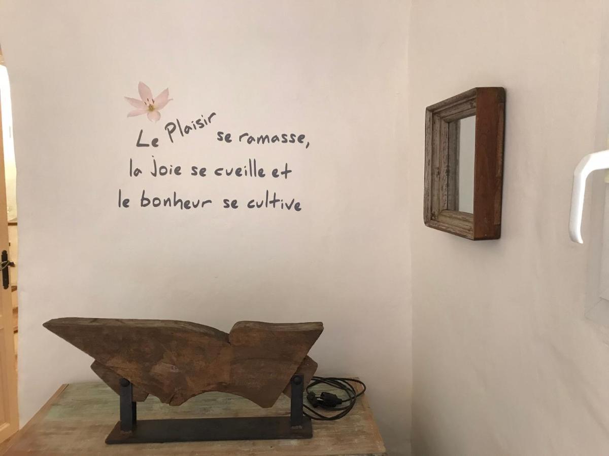 Les Gouts Et Les Couleurs Aparthotel Cucuron Εξωτερικό φωτογραφία