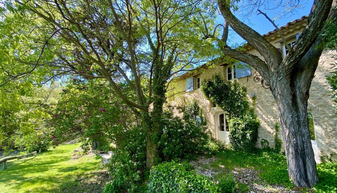 Les Gouts Et Les Couleurs Aparthotel Cucuron Εξωτερικό φωτογραφία