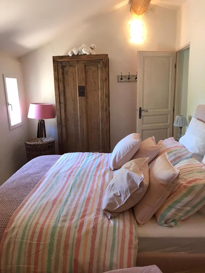 Les Gouts Et Les Couleurs Aparthotel Cucuron Εξωτερικό φωτογραφία