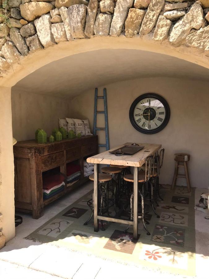 Les Gouts Et Les Couleurs Aparthotel Cucuron Εξωτερικό φωτογραφία