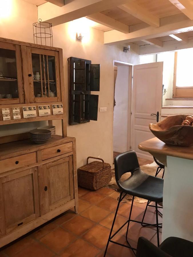 Les Gouts Et Les Couleurs Aparthotel Cucuron Εξωτερικό φωτογραφία