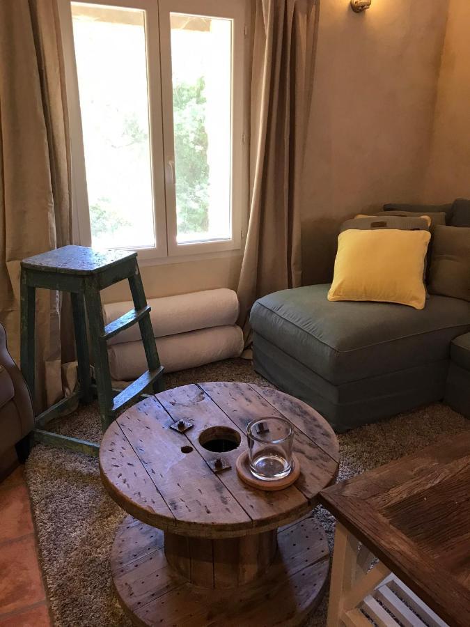 Les Gouts Et Les Couleurs Aparthotel Cucuron Εξωτερικό φωτογραφία