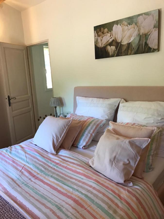 Les Gouts Et Les Couleurs Aparthotel Cucuron Εξωτερικό φωτογραφία