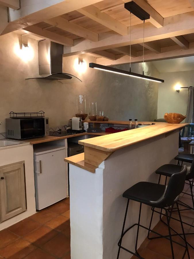 Les Gouts Et Les Couleurs Aparthotel Cucuron Εξωτερικό φωτογραφία