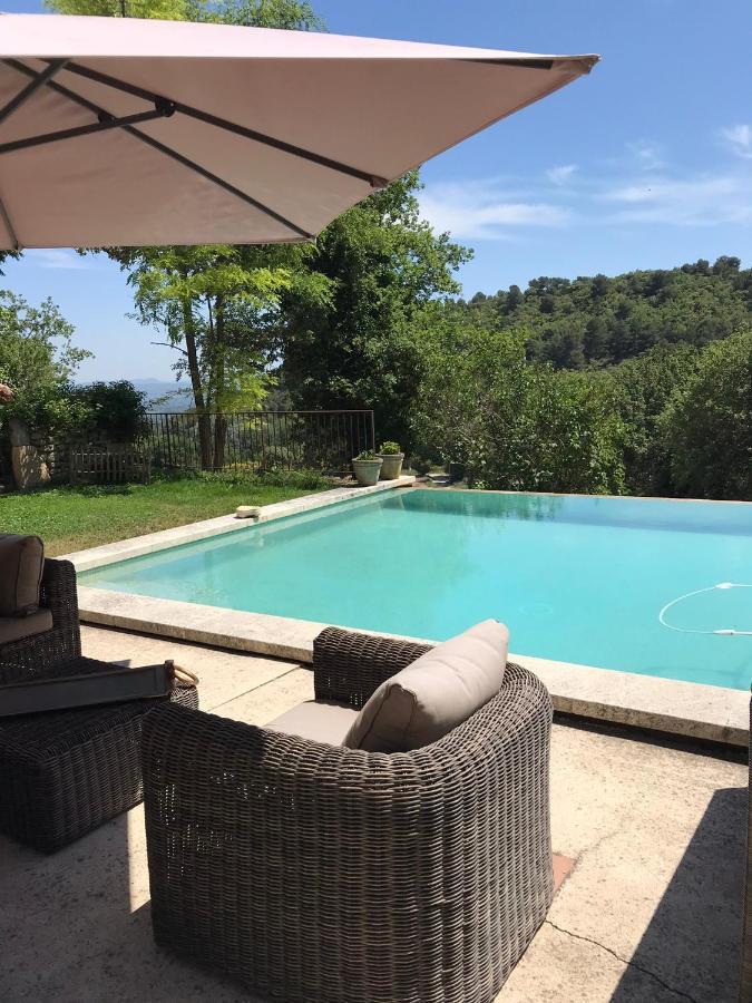 Les Gouts Et Les Couleurs Aparthotel Cucuron Εξωτερικό φωτογραφία