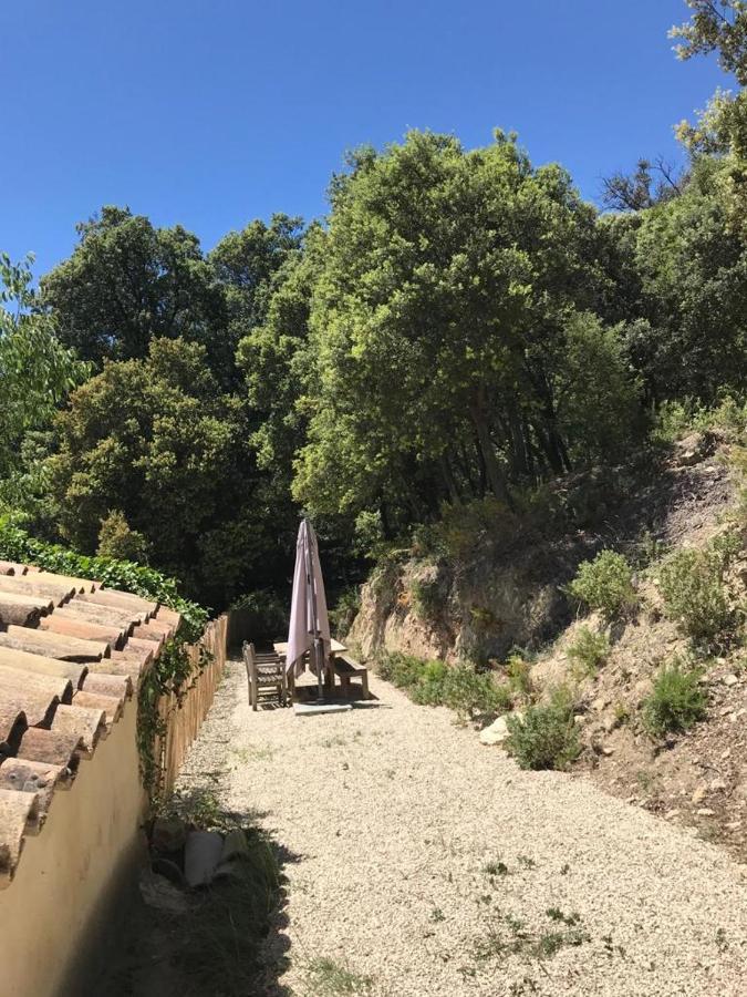 Les Gouts Et Les Couleurs Aparthotel Cucuron Εξωτερικό φωτογραφία