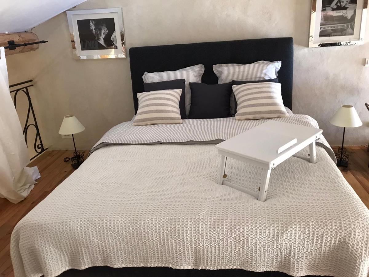 Les Gouts Et Les Couleurs Aparthotel Cucuron Εξωτερικό φωτογραφία